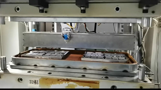 东莞立来-压模机自动喷离模剂装置-非标自动化设备定制